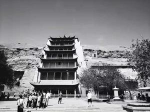 敦煌：网红旅游业下的古城