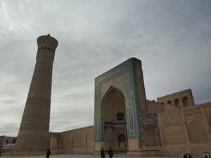 布哈拉：经学院里的旅游市场
